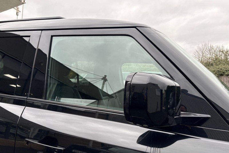 2021 (21) LAND ROVER DEFENDER 3.0 D300 X-Dynamic SE 110 5dr Auto 4956471