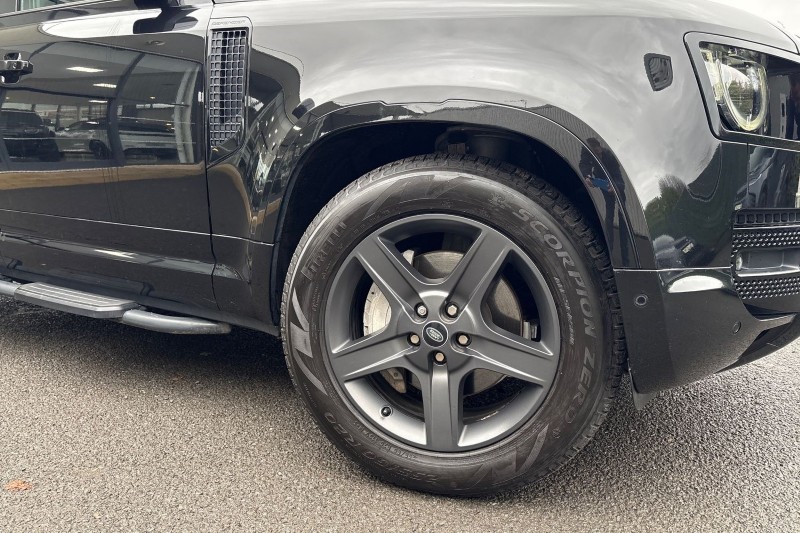 2021 (21) LAND ROVER DEFENDER 3.0 D300 X-Dynamic SE 110 5dr Auto 4956465