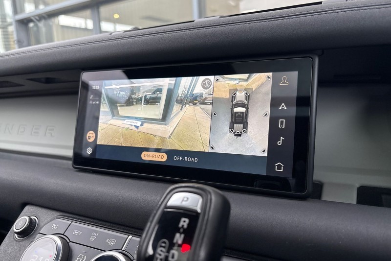 2021 (21) LAND ROVER DEFENDER 3.0 D300 X-Dynamic SE 110 5dr Auto 4956450