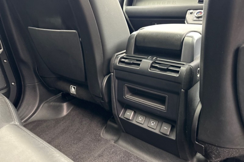 2021 (21) LAND ROVER DEFENDER 3.0 D300 X-Dynamic SE 110 5dr Auto 4956435