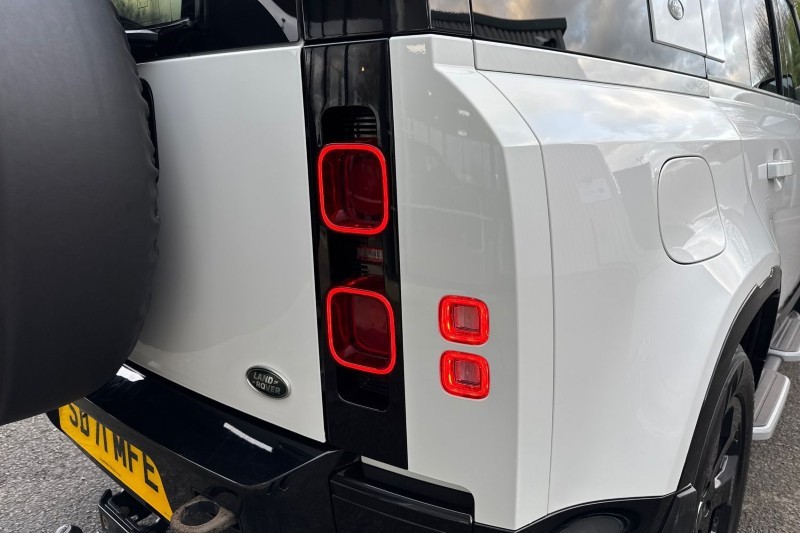 2022 (71) LAND ROVER DEFENDER 3.0 D300 X-Dynamic HSE 110 5dr Auto [6 Seat] 4969957