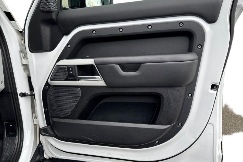 2022 (71) LAND ROVER DEFENDER 3.0 D300 X-Dynamic HSE 110 5dr Auto [6 Seat] 4969930