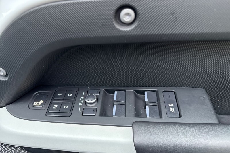 2022 (71) LAND ROVER DEFENDER 3.0 D300 X-Dynamic HSE 110 5dr Auto [6 Seat] 4969931