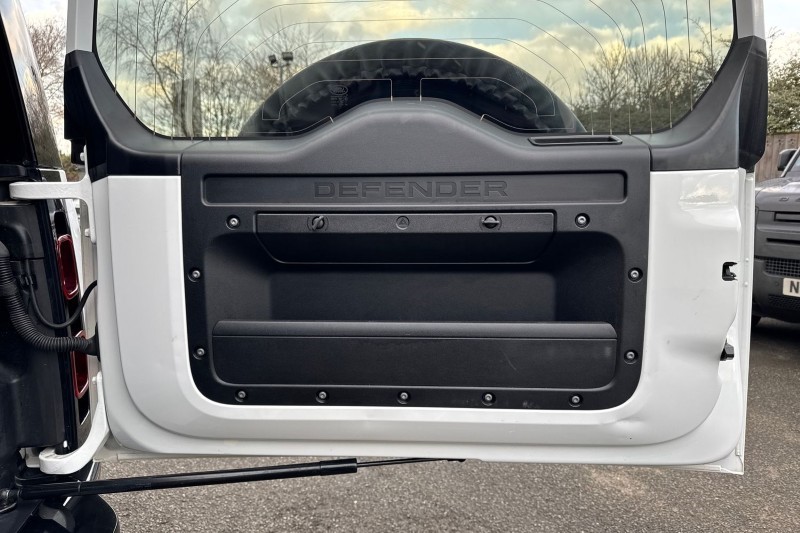 2022 (71) LAND ROVER DEFENDER 3.0 D300 X-Dynamic HSE 110 5dr Auto [6 Seat] 4969951