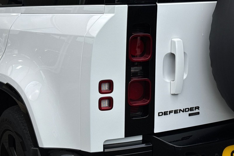 2022 (71) LAND ROVER DEFENDER 3.0 D300 X-Dynamic HSE 110 5dr Auto [6 Seat] 4969927