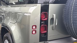 2025 (25) LAND ROVER DEFENDER 2.0 P300e X-Dynamic SE 110 5dr Auto 4985003