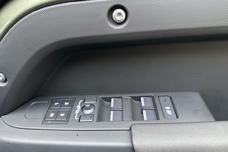 2025 (25) LAND ROVER DEFENDER 2.0 P300e X-Dynamic SE 110 5dr Auto 4985008