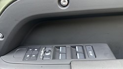 2025 (25) LAND ROVER DEFENDER 2.0 P300e X-Dynamic SE 110 5dr Auto 4985008