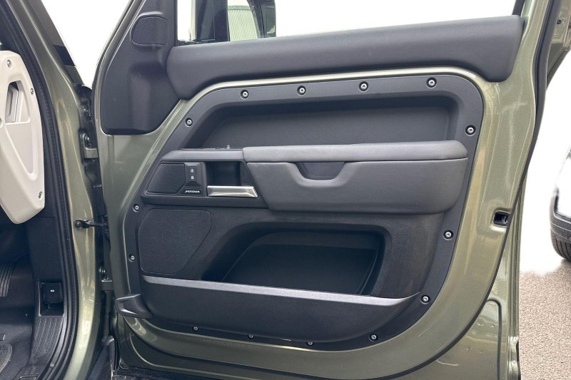 2025 (25) LAND ROVER DEFENDER 2.0 P300e X-Dynamic SE 110 5dr Auto 4985007
