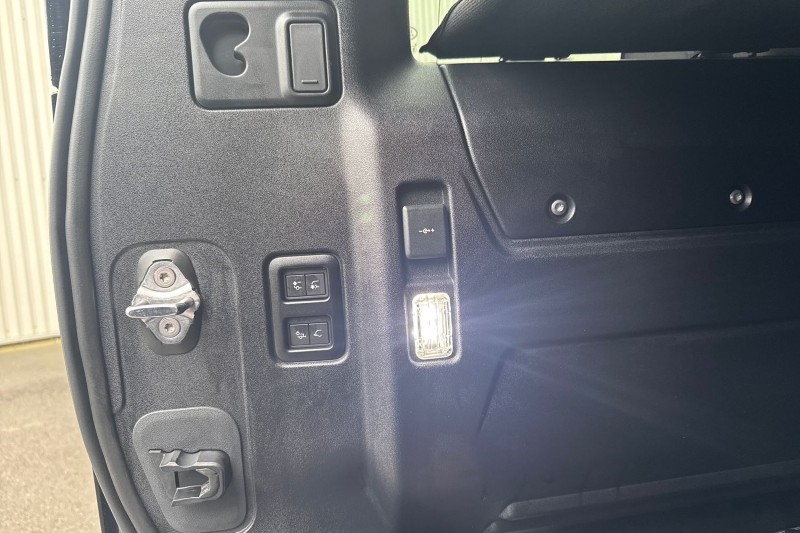 2025 (25) LAND ROVER DEFENDER 2.0 P300e X-Dynamic SE 110 5dr Auto 4985041