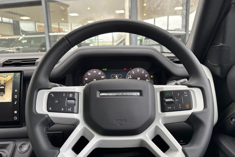 2025 (25) LAND ROVER DEFENDER 2.0 P300e X-Dynamic SE 110 5dr Auto 4985012