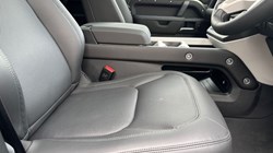 2025 (25) LAND ROVER DEFENDER 2.0 P300e X-Dynamic SE 110 5dr Auto 4985010