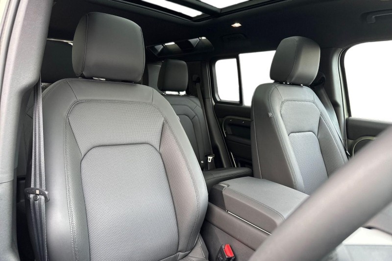 2025 (25) LAND ROVER DEFENDER 2.0 P300e X-Dynamic SE 110 5dr Auto 4985011