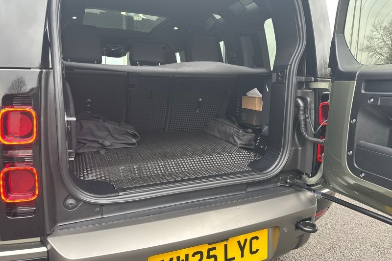 2025 (25) LAND ROVER DEFENDER 2.0 P300e X-Dynamic SE 110 5dr Auto 4985027