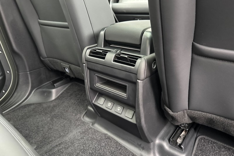 2025 (25) LAND ROVER DEFENDER 2.0 P300e X-Dynamic SE 110 5dr Auto 4985002