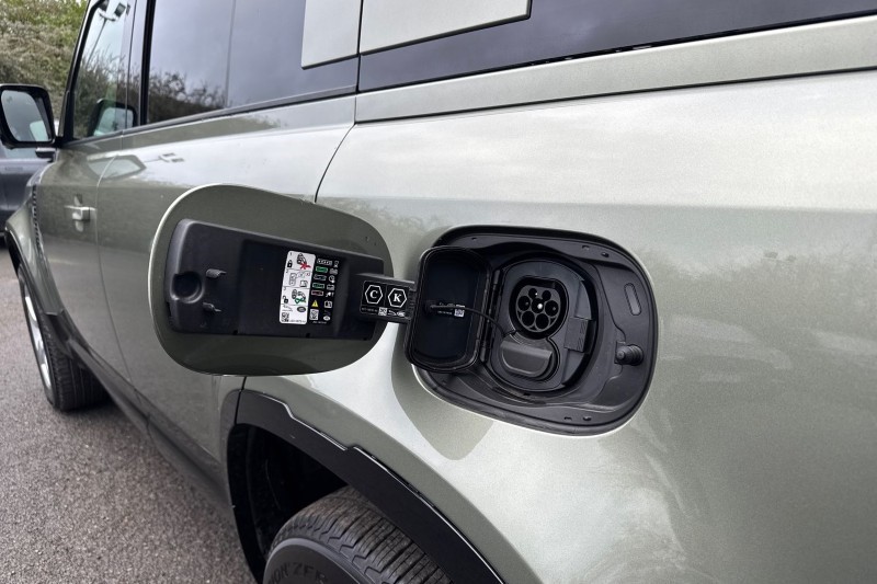 2025 (25) LAND ROVER DEFENDER 2.0 P300e X-Dynamic SE 110 5dr Auto 4985034