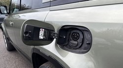 2025 (25) LAND ROVER DEFENDER 2.0 P300e X-Dynamic SE 110 5dr Auto 4985034