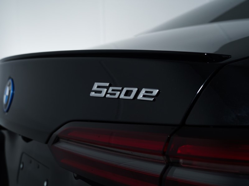  BMW 5 SERIES 550e xDrive M Sport Pro 4dr Auto 4381337