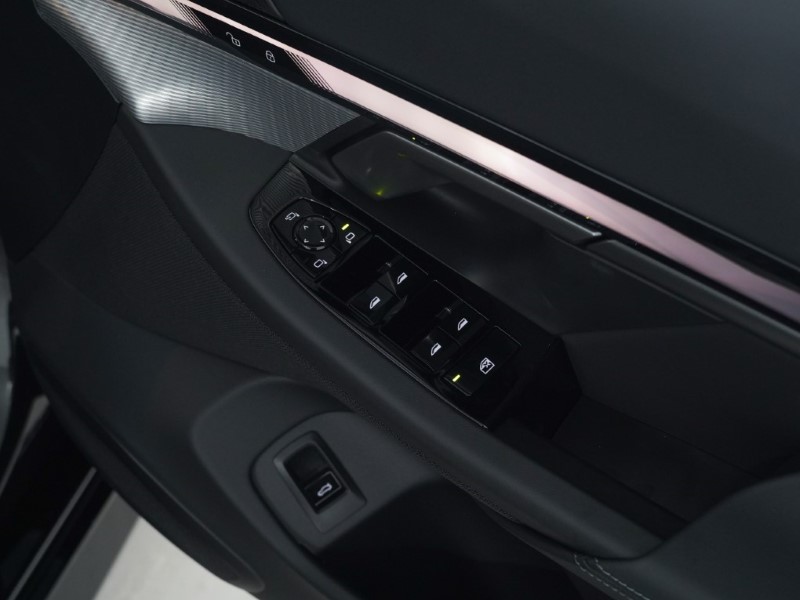  BMW 5 SERIES 550e xDrive M Sport Pro 4dr Auto 4381361