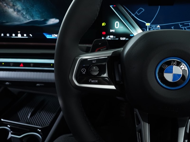  BMW 5 SERIES 550e xDrive M Sport Pro 4dr Auto 4381377