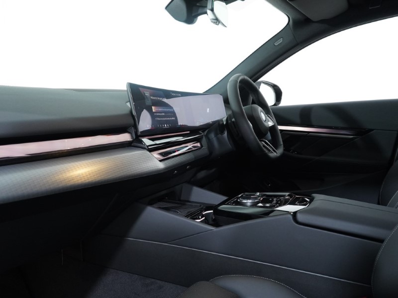  BMW 5 SERIES 550e xDrive M Sport Pro 4dr Auto 4381354