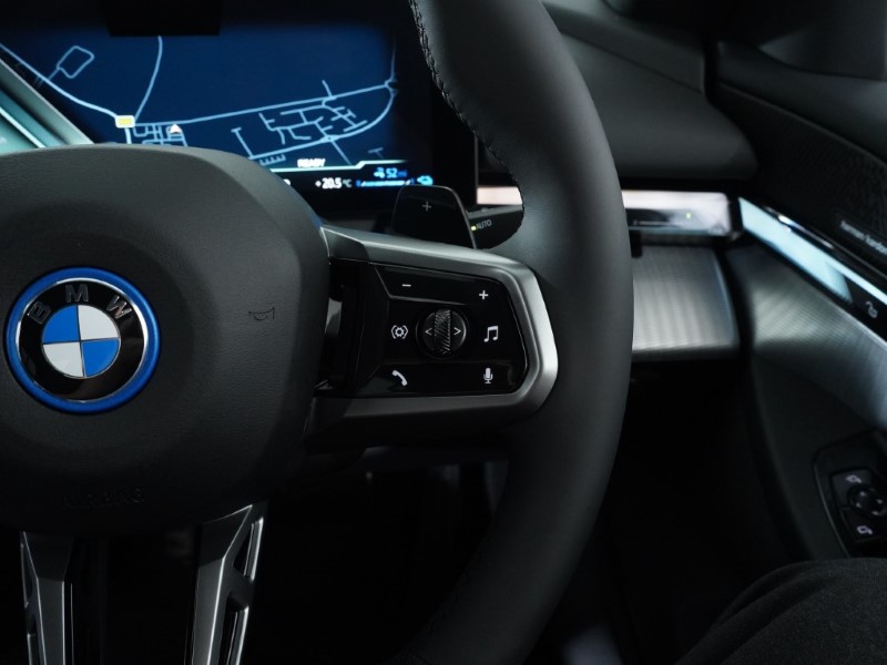  BMW 5 SERIES 550e xDrive M Sport Pro 4dr Auto 4381378