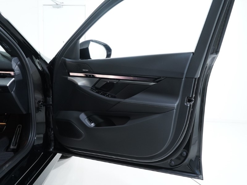  BMW 5 SERIES 550e xDrive M Sport Pro 4dr Auto 4381348