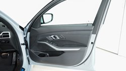 BMW 3 SERIES 320i M Sport 4dr Step Auto 4999297
