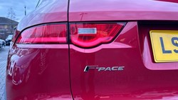 2018 (68) JAGUAR F-PACE 2.0d Portfolio 5dr Auto AWD 2853340