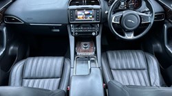 2018 (68) JAGUAR F-PACE 2.0d Portfolio 5dr Auto AWD 2853310