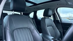 2018 (68) JAGUAR F-PACE 2.0d Portfolio 5dr Auto AWD 2853317