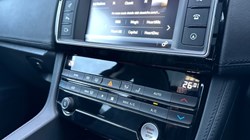 2018 (68) JAGUAR F-PACE 2.0d Portfolio 5dr Auto AWD 2853326
