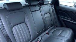 2018 (68) JAGUAR F-PACE 2.0d Portfolio 5dr Auto AWD 2853331