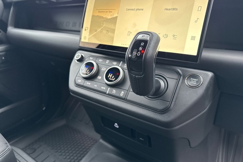 2025 (75) LAND ROVER COMMERCIAL DEFENDER 3.0 D250 Hard Top X-Dynamic HSE Auto [3 Seat] 5000353