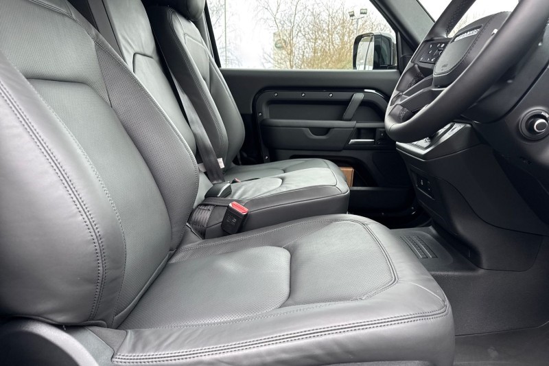 2025 (75) LAND ROVER COMMERCIAL DEFENDER 3.0 D250 Hard Top X-Dynamic HSE Auto [3 Seat] 5000366