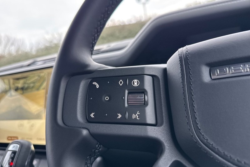 2025 (75) LAND ROVER COMMERCIAL DEFENDER 3.0 D250 Hard Top X-Dynamic HSE Auto [3 Seat] 5000369