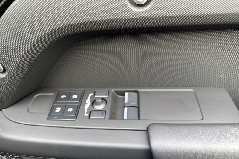 2025 (75) LAND ROVER COMMERCIAL DEFENDER 3.0 D250 Hard Top X-Dynamic HSE Auto [3 Seat] 5000364