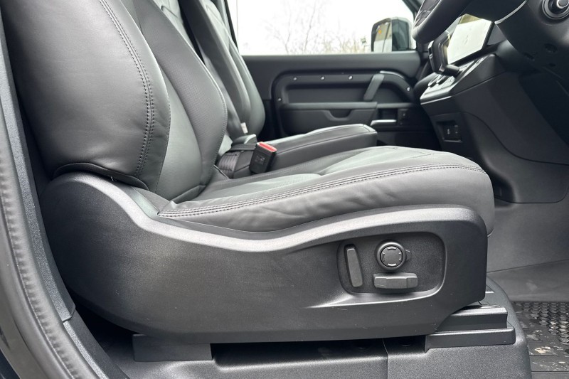 2025 (75) LAND ROVER COMMERCIAL DEFENDER 3.0 D250 Hard Top X-Dynamic HSE Auto [3 Seat] 5000365