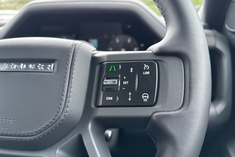 2025 (75) LAND ROVER COMMERCIAL DEFENDER 3.0 D250 Hard Top X-Dynamic HSE Auto [3 Seat] 5000370