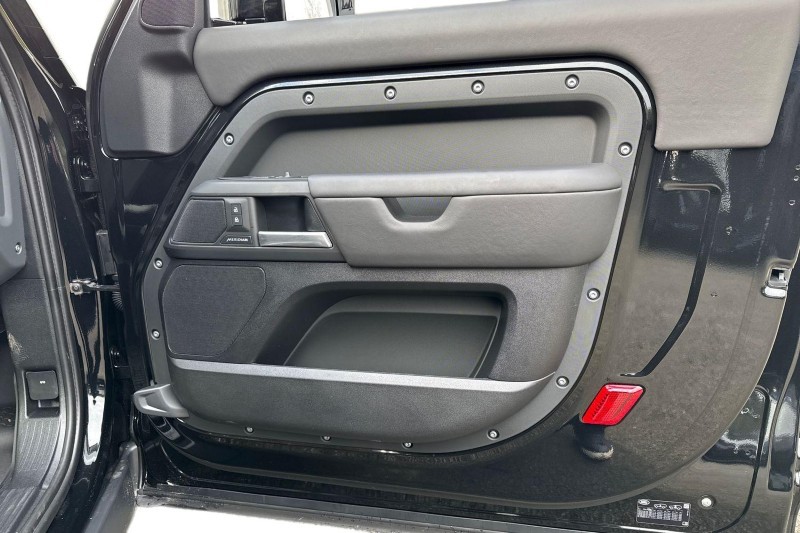 2025 (75) LAND ROVER COMMERCIAL DEFENDER 3.0 D250 Hard Top X-Dynamic HSE Auto [3 Seat] 5000363