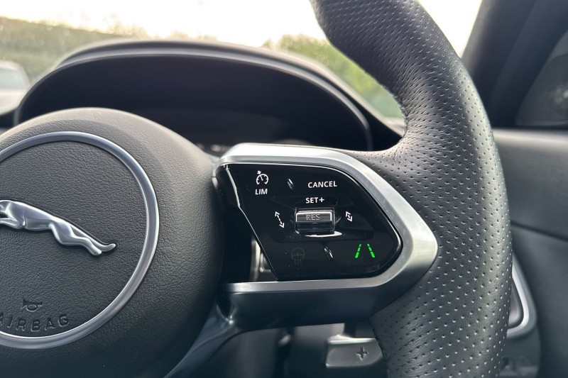 2022 (22) JAGUAR E-PACE 2.0 D200 R-Dynamic Black 5dr Auto 5004854