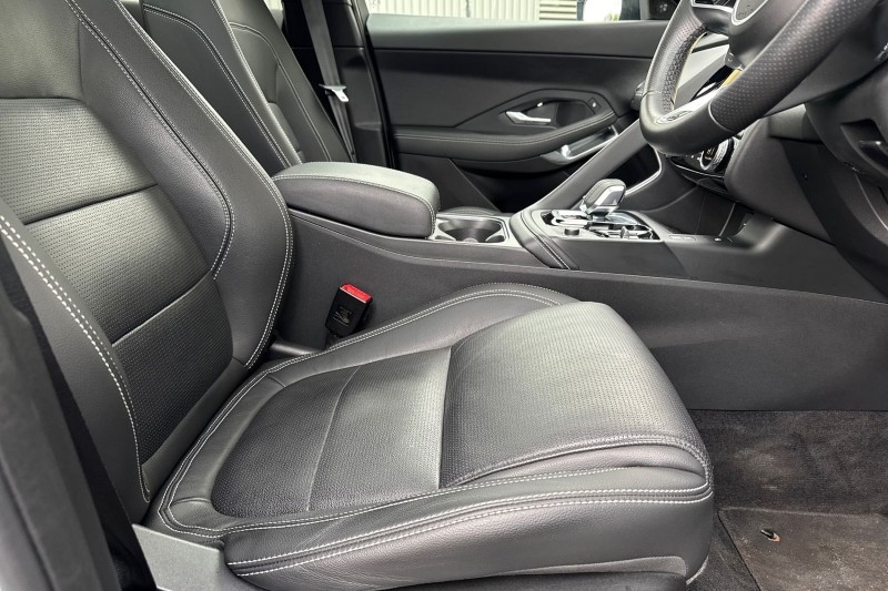 2022 (22) JAGUAR E-PACE 2.0 D200 R-Dynamic Black 5dr Auto 5004850