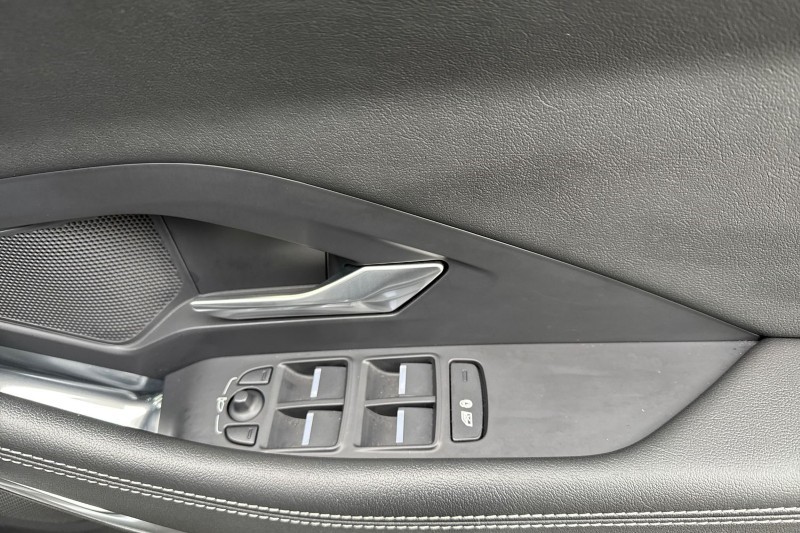 2022 (22) JAGUAR E-PACE 2.0 D200 R-Dynamic Black 5dr Auto 5004849