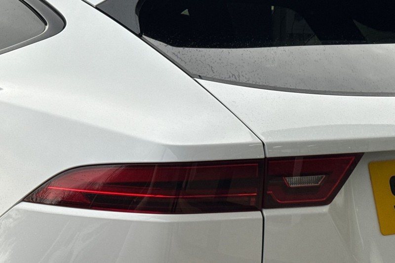 2022 (22) JAGUAR E-PACE 2.0 D200 R-Dynamic Black 5dr Auto 5004845