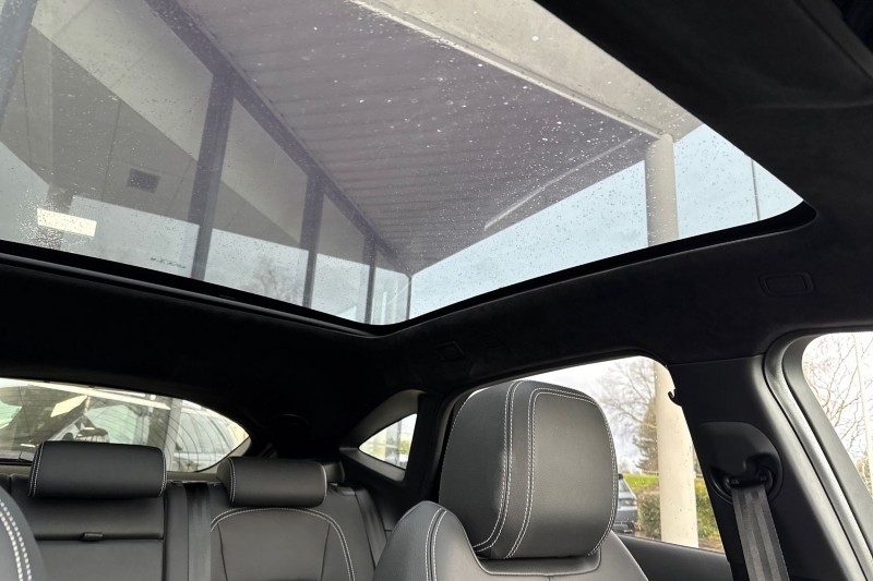 2022 (22) JAGUAR E-PACE 2.0 D200 R-Dynamic Black 5dr Auto 5004847