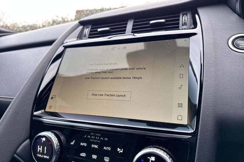 2022 (22) JAGUAR E-PACE 2.0 D200 R-Dynamic Black 5dr Auto 5004862