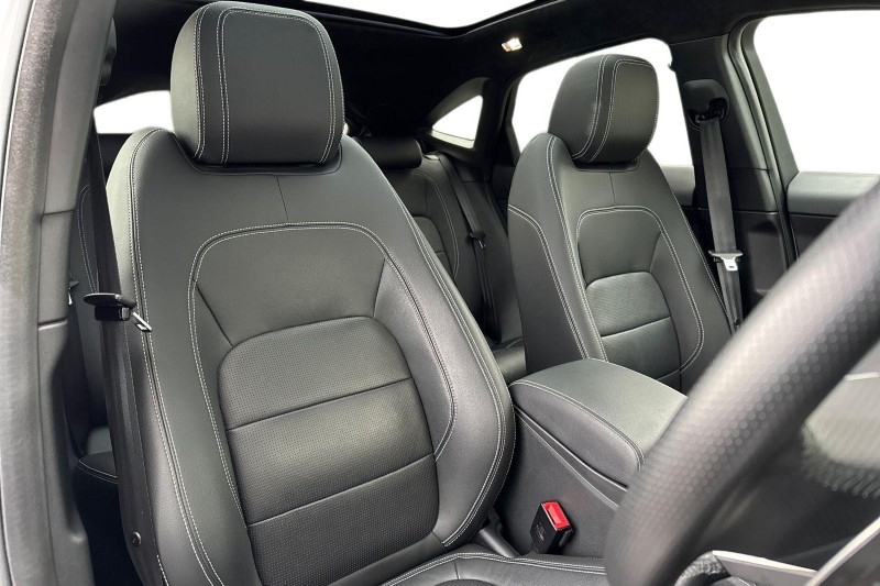 2022 (22) JAGUAR E-PACE 2.0 D200 R-Dynamic Black 5dr Auto 5004851