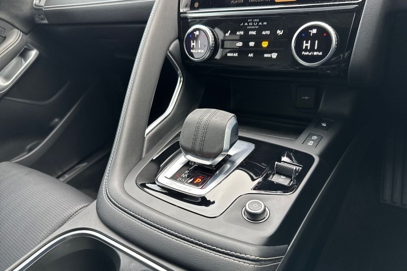 2022 (22) JAGUAR E-PACE 2.0 D200 R-Dynamic Black 5dr Auto 5004840