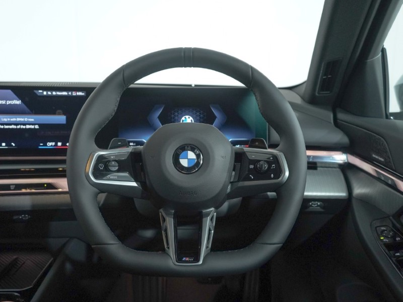  BMW 5 SERIES 520i M Sport 4dr Auto 4446272