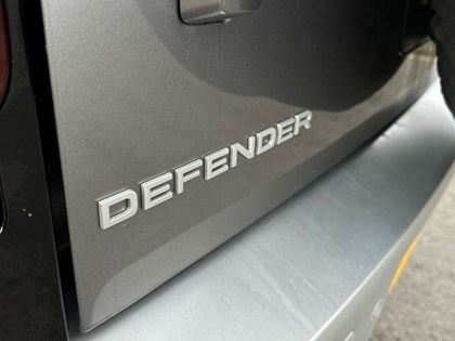 2021 (21) LAND ROVER DEFENDER 3.0 D250 SE 110 5dr Auto [7 Seat]